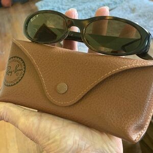 Ray-Ban Olive Green Lens Sunglasses with Brown Case men/women